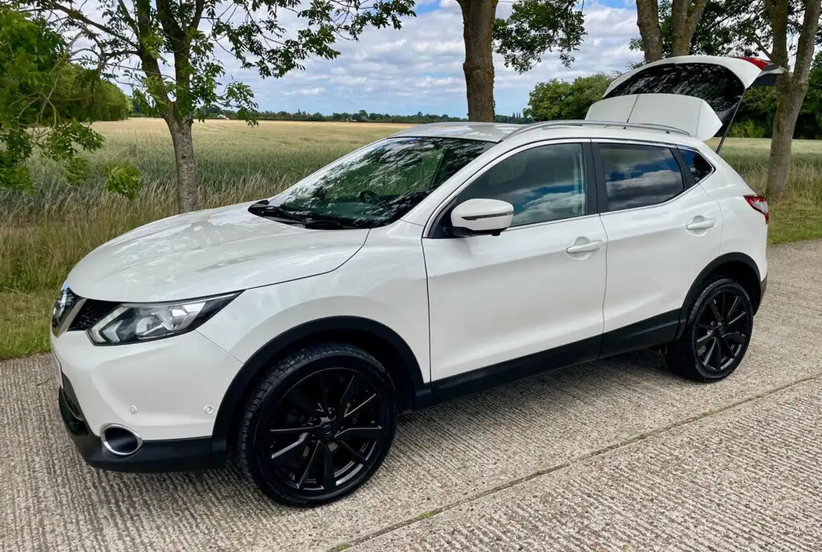 2017-nissan-qashqai-15dci-tekna-big-2
