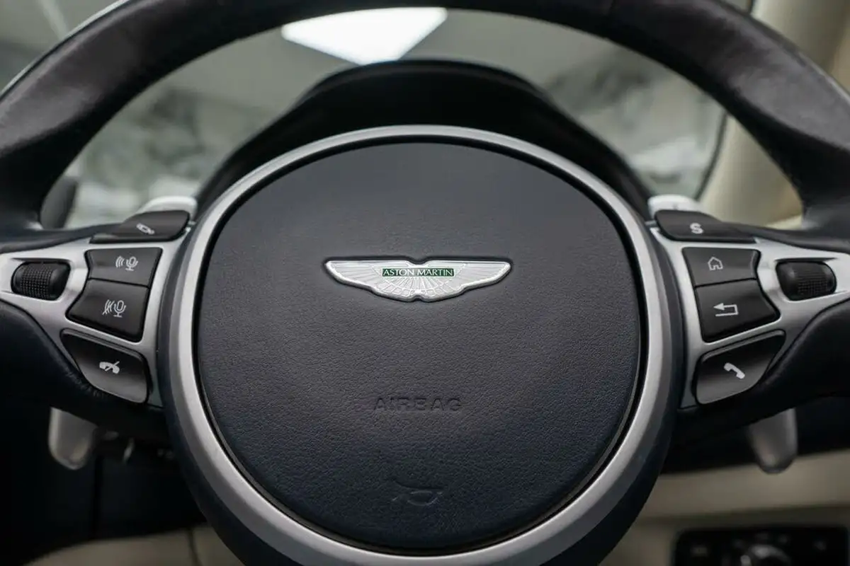 2020-aston-martin-db11-40-v8-503bhp-big-32
