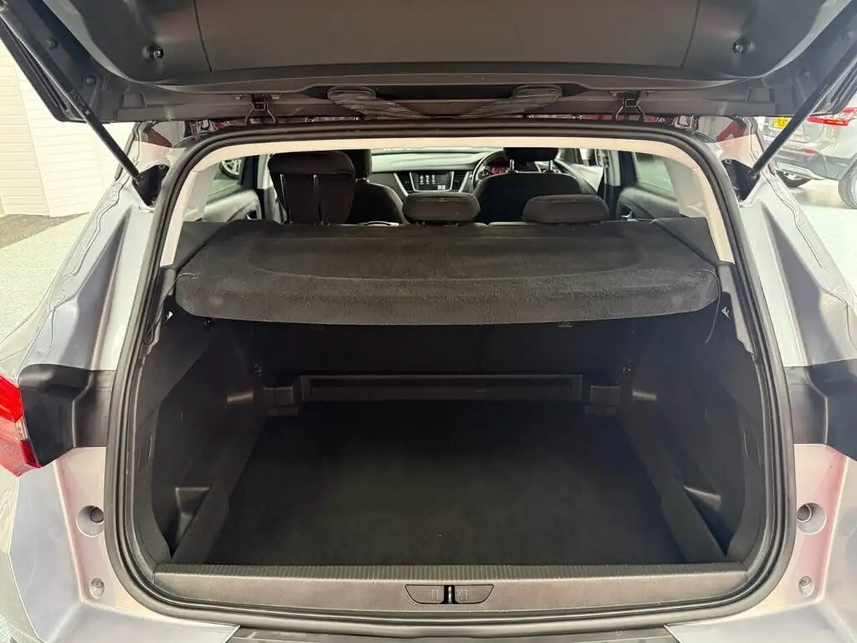 2020-vauxhall-grandland-x-12-se-premium-big-9