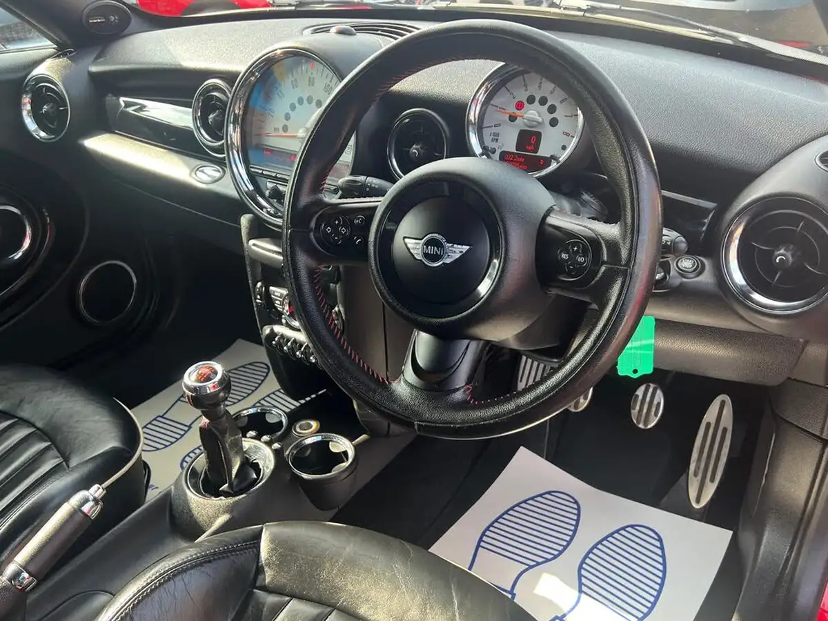 2012-mini-cooper-16-cooper-s-avenue-coupe-3d-big-2