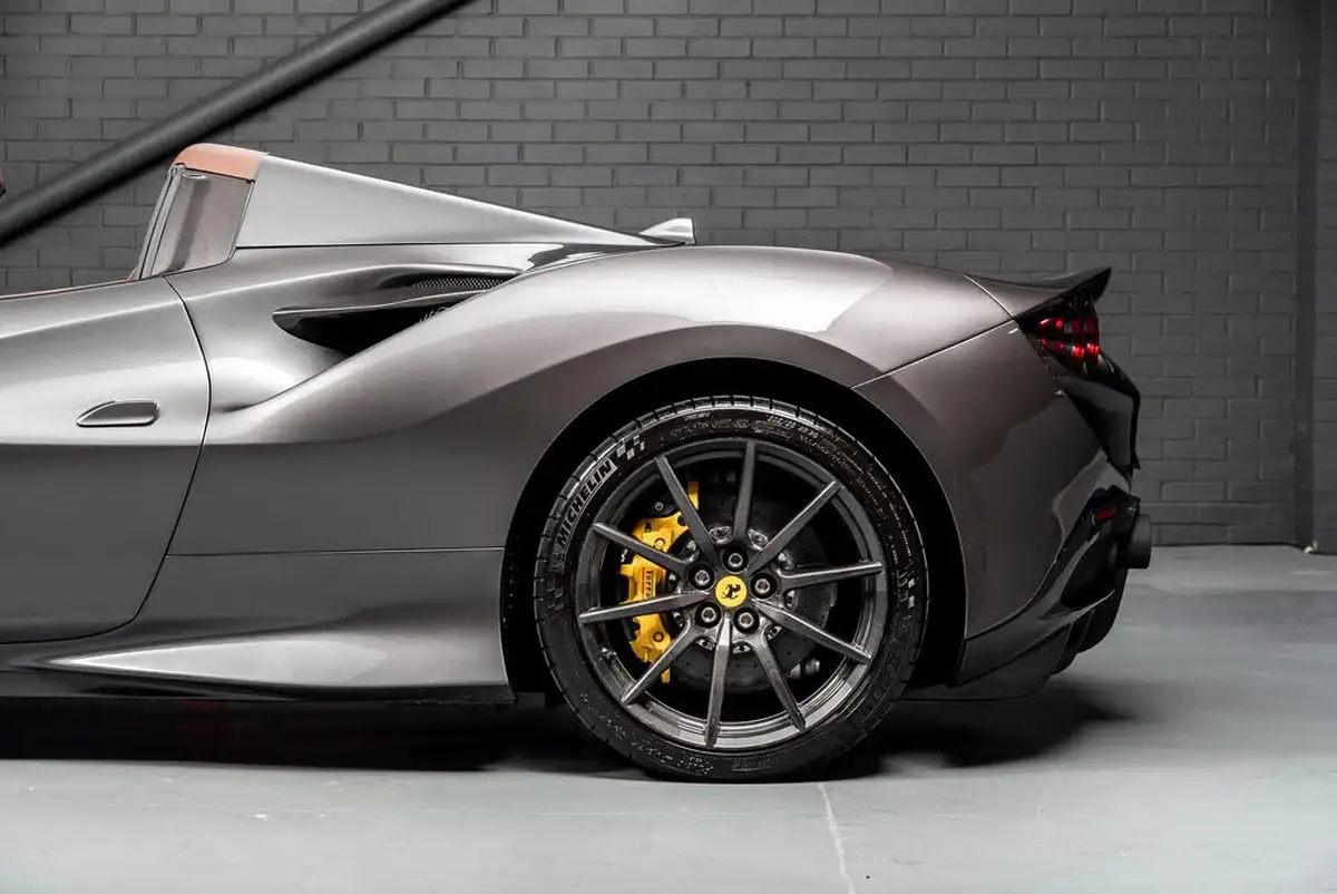 2021-ferrari-f8-spider-big-29