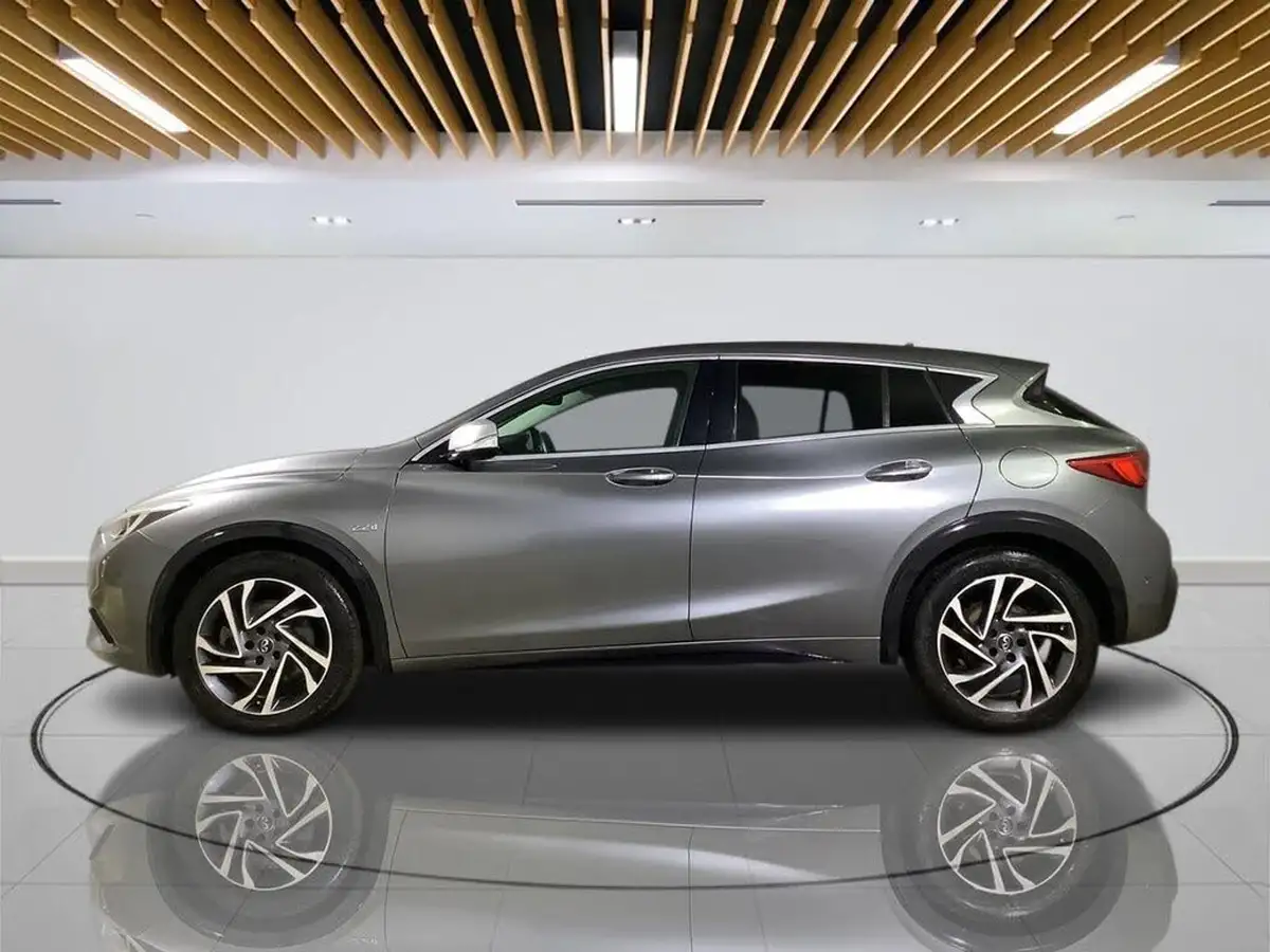 2016-infiniti-q30-22d-premium-big-4
