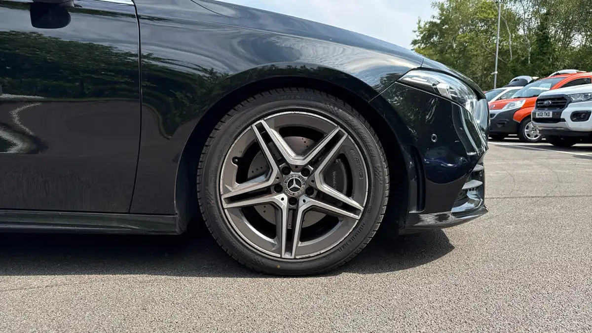 2019-mercedes-benz-a-class-20-a220-amg-line-premium-hatchback-5d-big-19