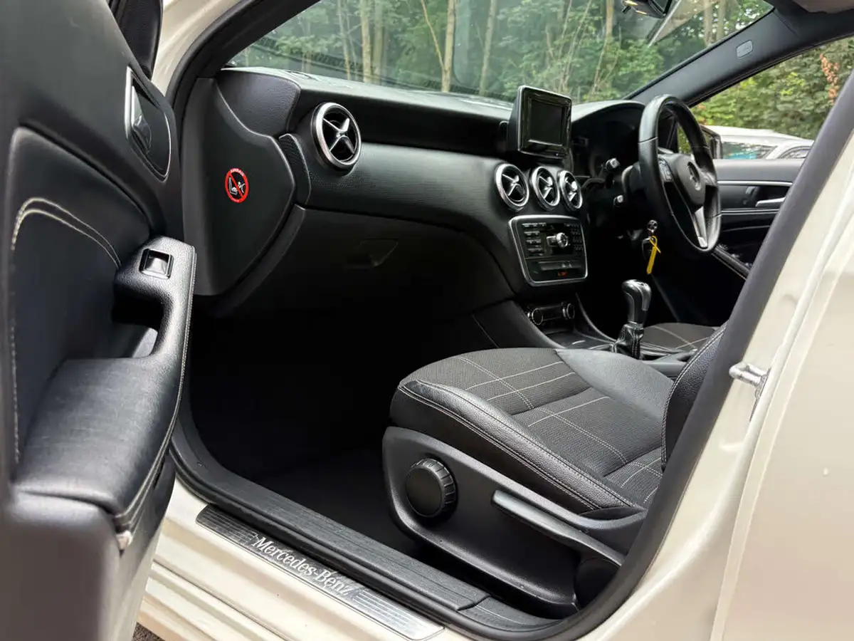 2015-mercedes-benz-a-class-15-cdi-a180-sport-109ps-big-46