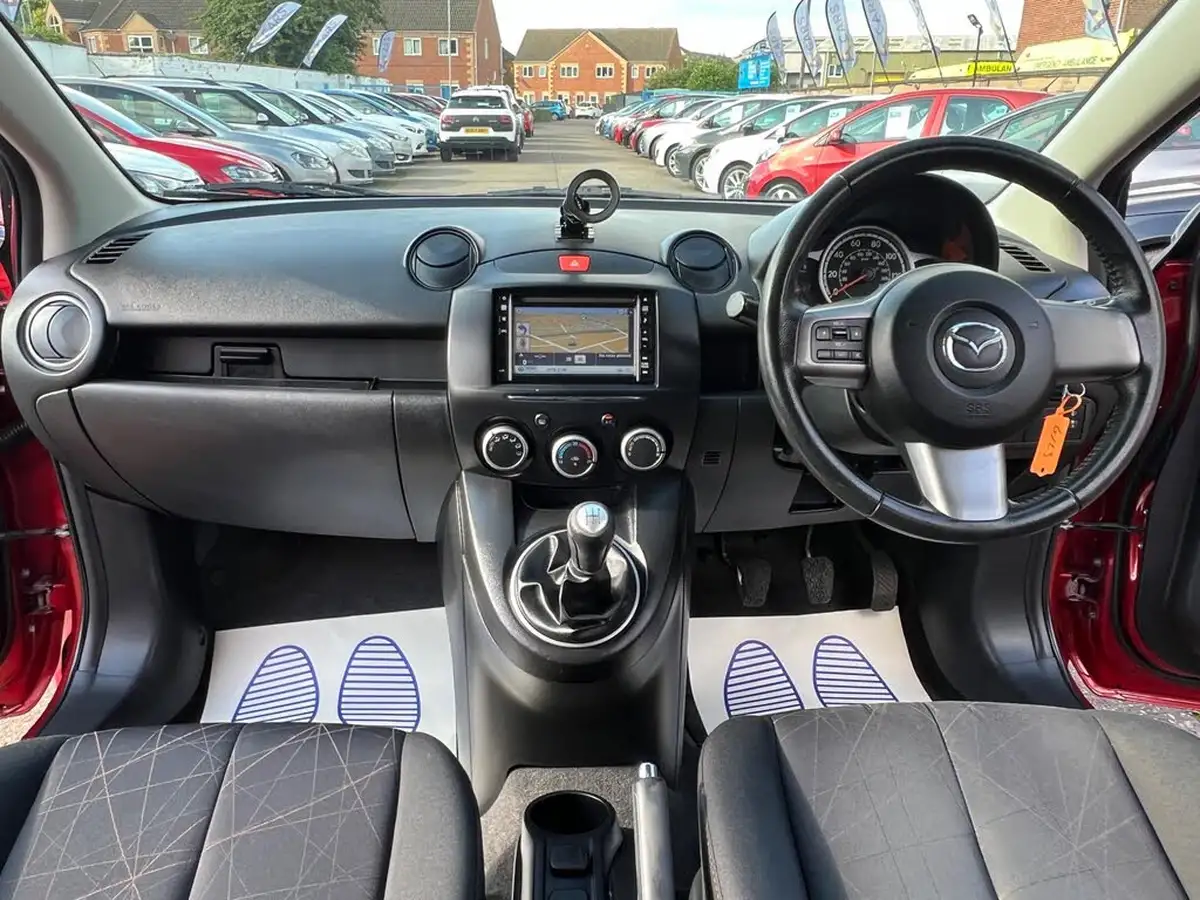 2013-mazda-mazda2-13-venture-big-1