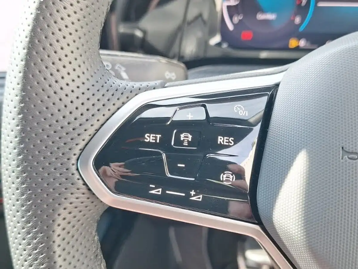 2024-volkswagen-golf-big-15