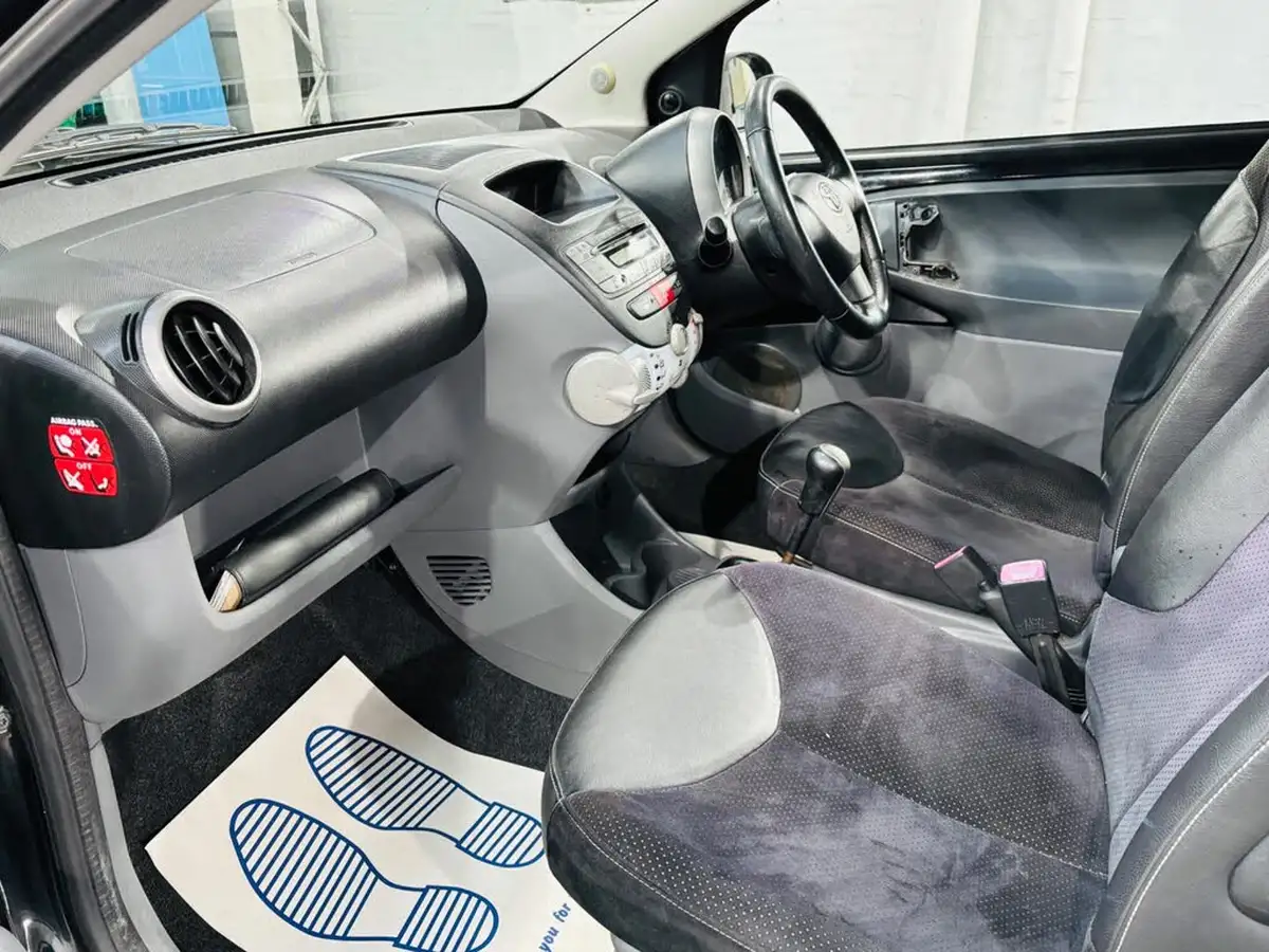 2009-toyota-aygo-10-aygo-black-3d-big-13