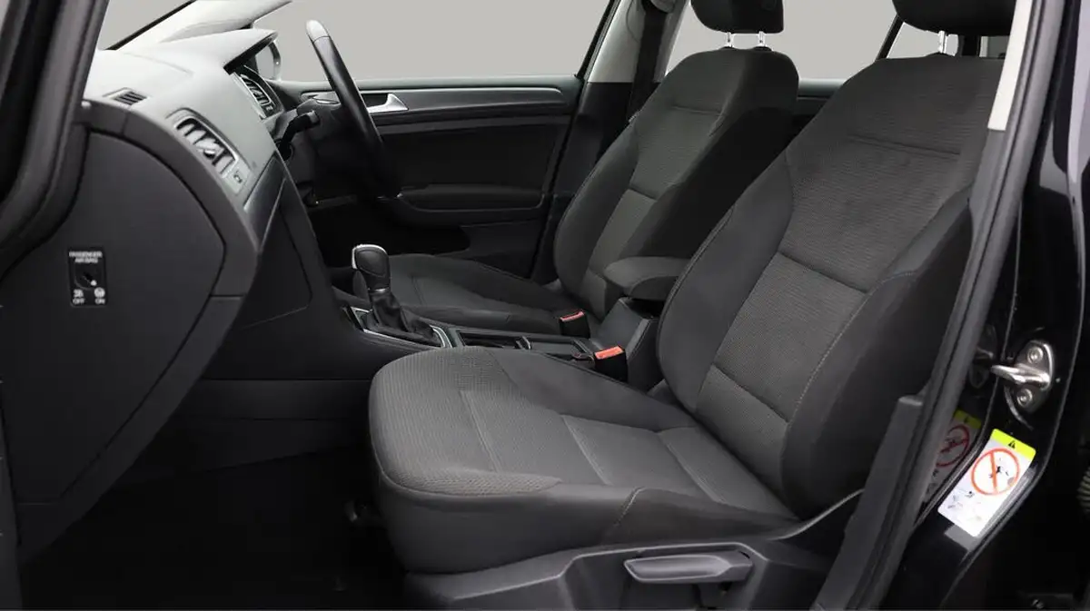 2018-volkswagen-golf-10-tsi-se-nav-110ps-ss-hatchback-5d-dsg-big-14