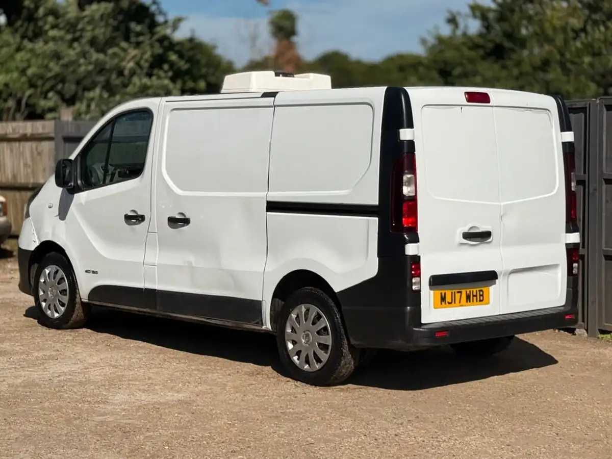 2017-renault-trafic-16dci-sl27-120-business-e6-panel-big-5