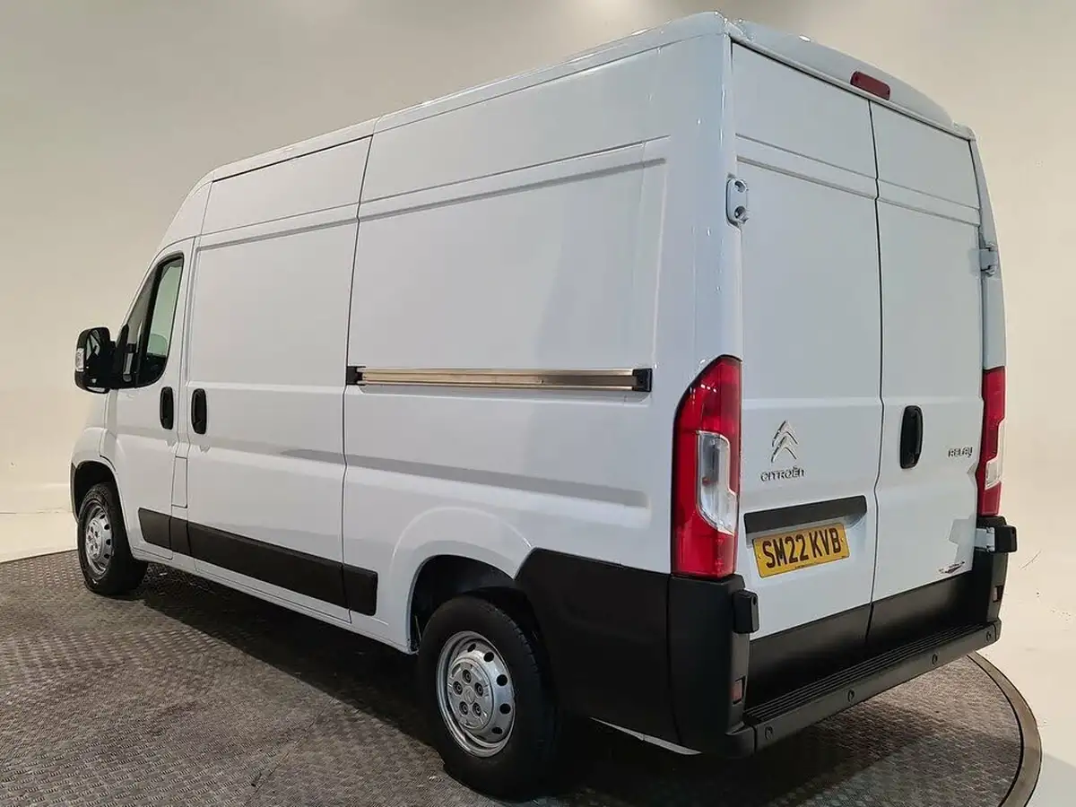 2022-citroen-relay-22bluehdi-35-l2h2-enterprise-big-3