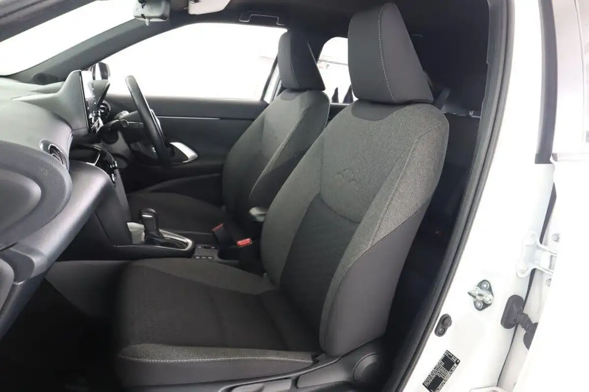 2022-toyota-yaris-15-vvt-i-design-panoramic-roof-big-44