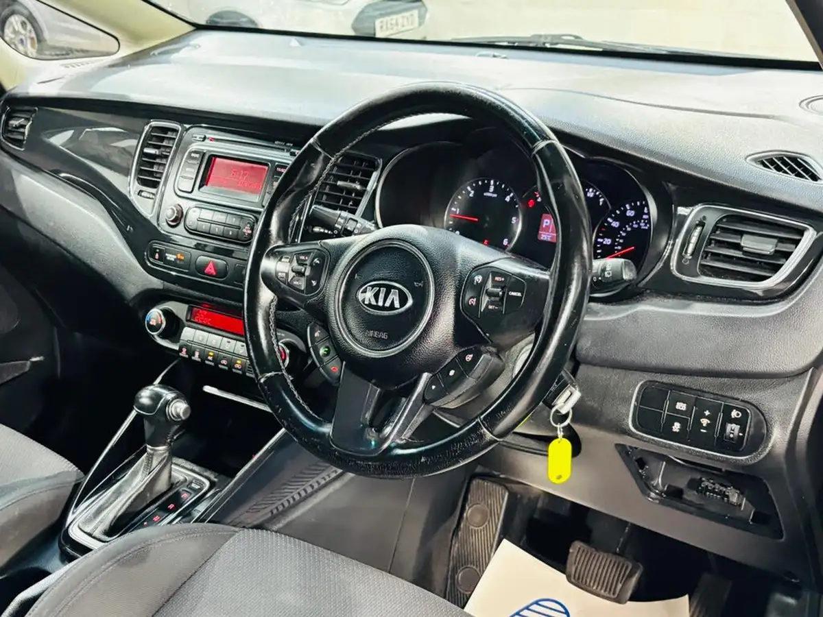 2014-kia-carens-17-crdi-2-134bhp-auto-big-10