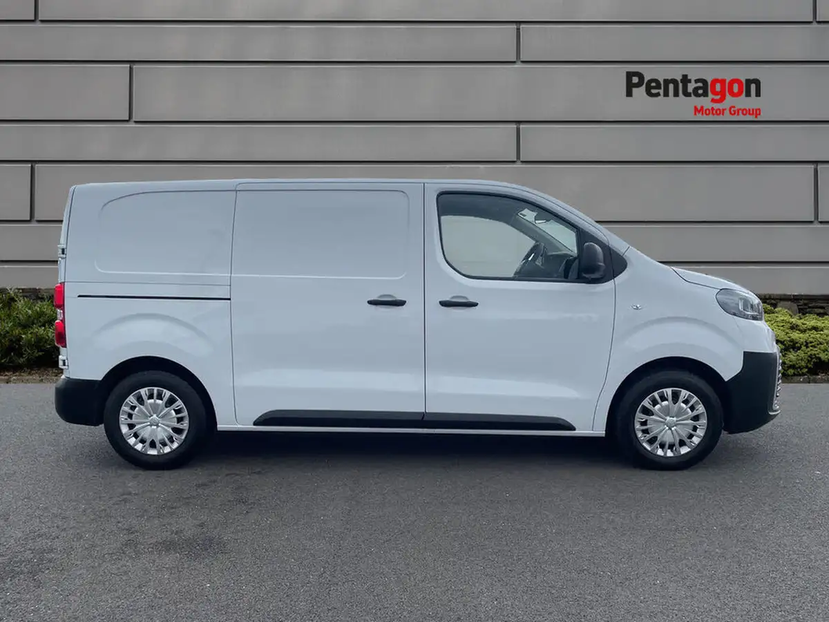 2024-toyota-proace-15d-icon-medium-without-plyliningrear-view-camera-big-13