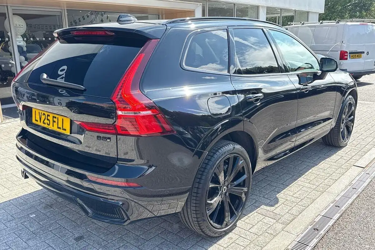 2025-volvo-xc60-20-b5-plus-black-edition-big-6