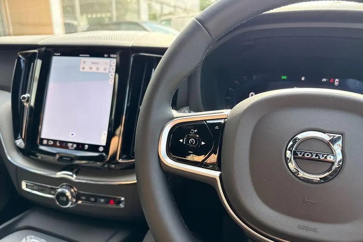2025-volvo-xc60-20-b5-plus-black-edition-big-34