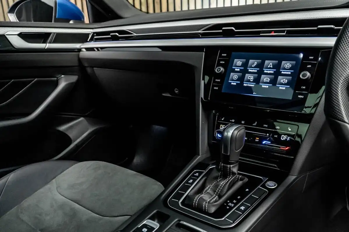 2024-volkswagen-arteon-big-24