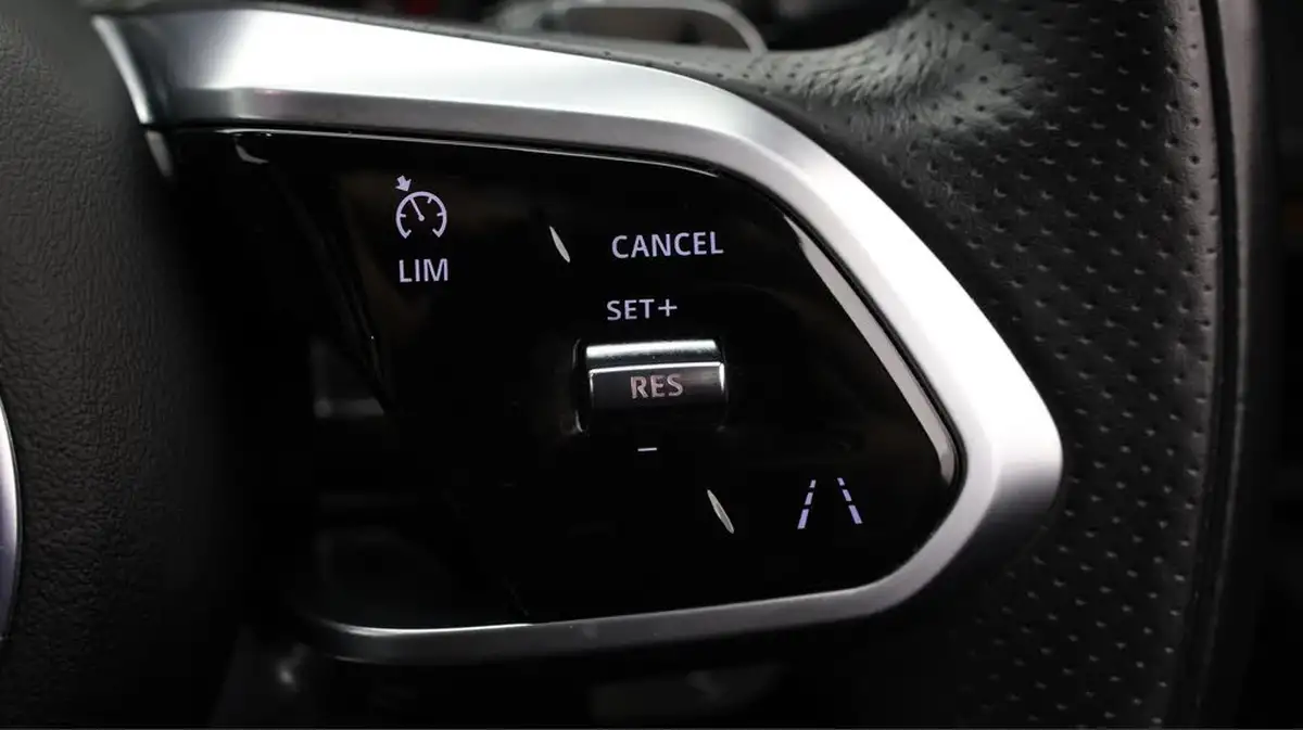 2021-jaguar-xe-20-d200-r-dynamic-black-big-38