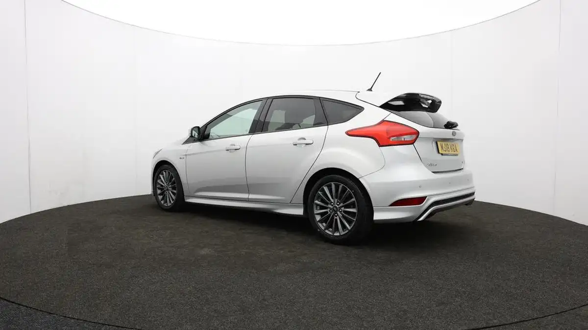 2018-ford-focus-10t-st-line-140ps-hatchback-big-77