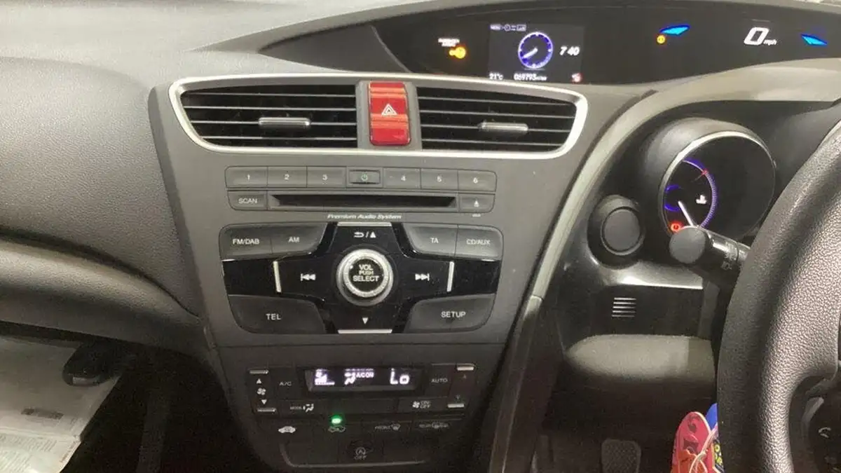 2014-honda-civic-16td-black-edition-hatchback-big-15