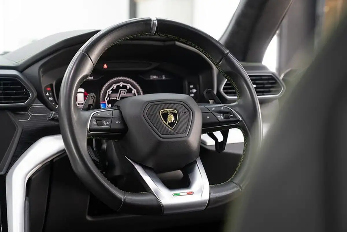 2018-lamborghini-urus-40-no-trim-big-19