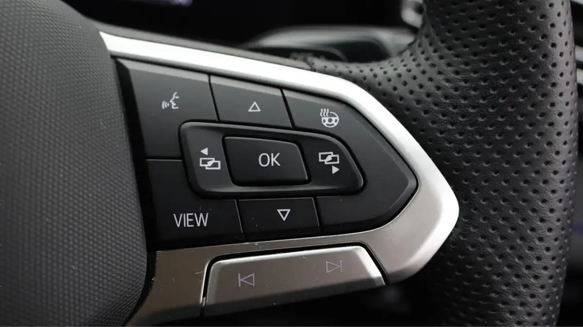 2024-volkswagen-tiguan-15-etsi-r-line-big-26
