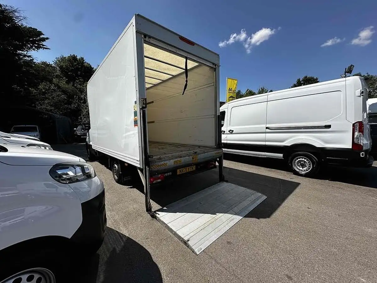2021-iveco-daily-s-class-23td-35s14h-3000-big-25