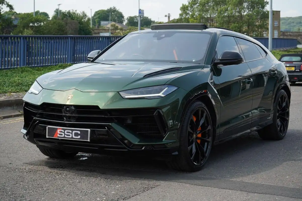 2024-lamborghini-urus-40-no-trim-big-6