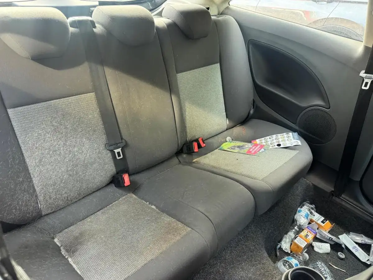 2009-seat-ibiza-14-se-sportcoupe-3d-big-4