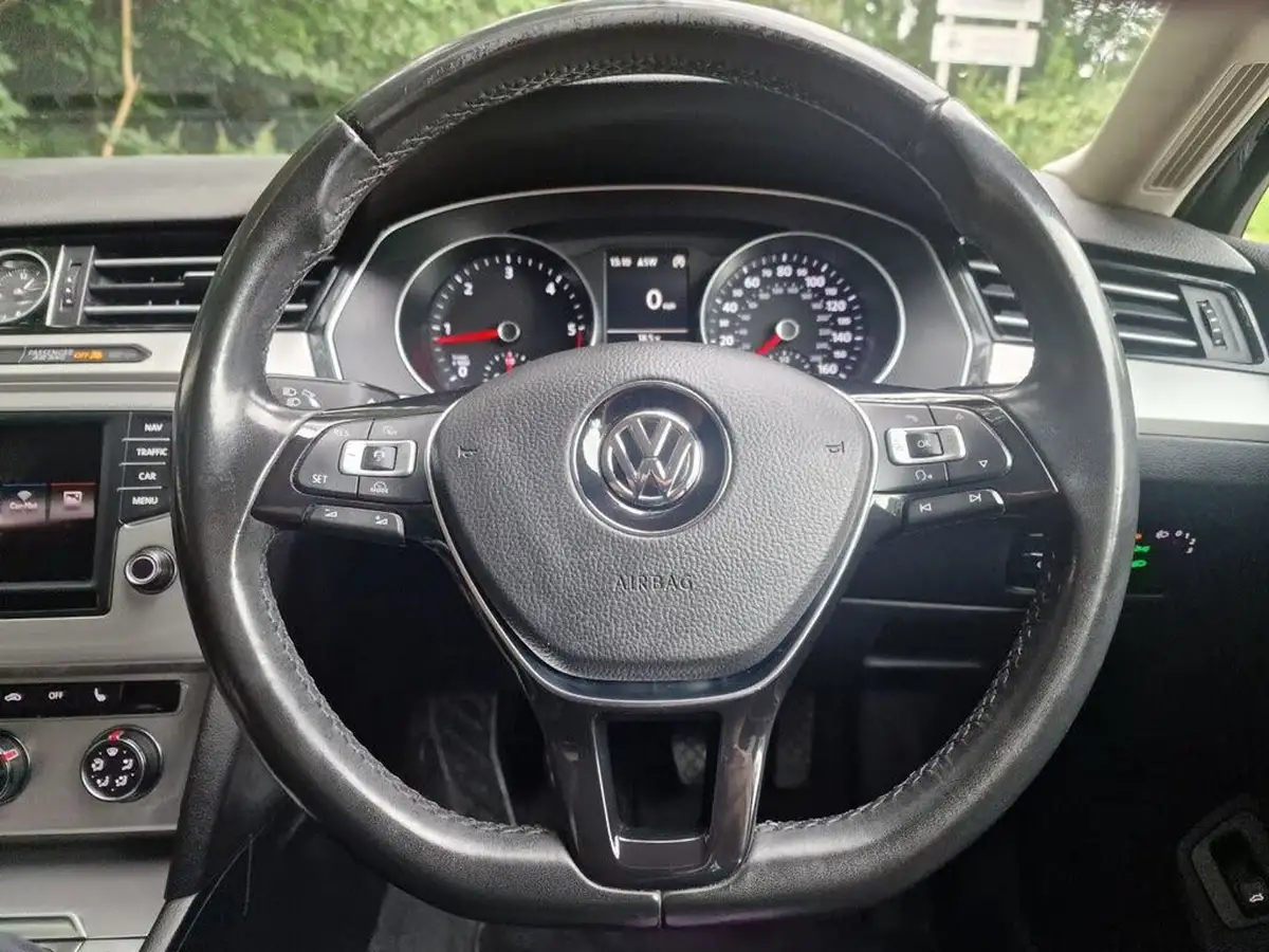 2016-volkswagen-passat-20tdi-se-business-estate-5d-big-21