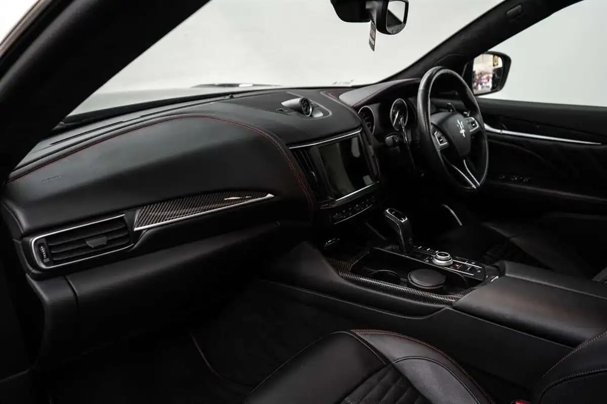 2021-maserati-levante-38-trofeo-big-20