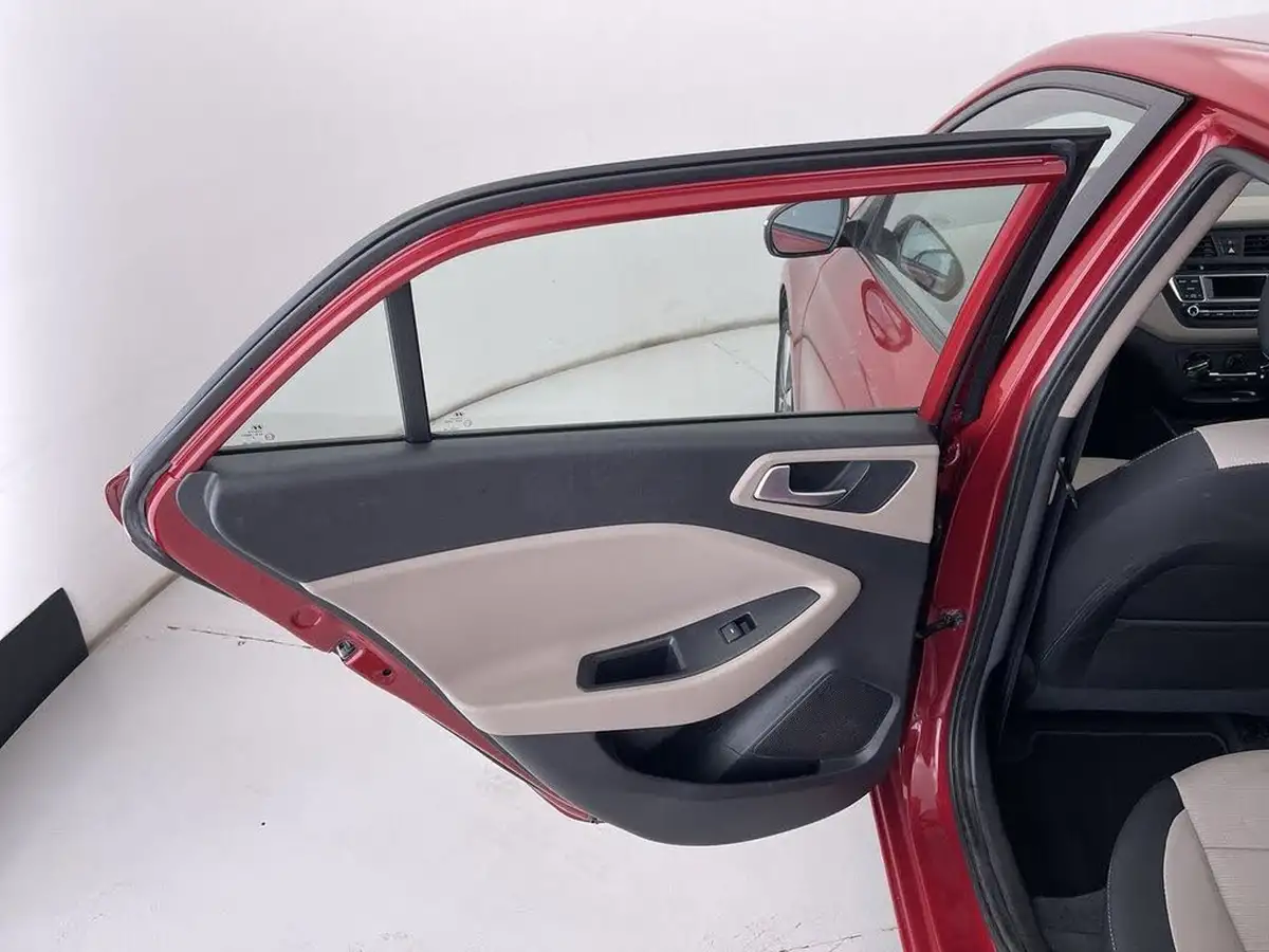 2015-hyundai-i20-12-se-hatchback-5d-big-26