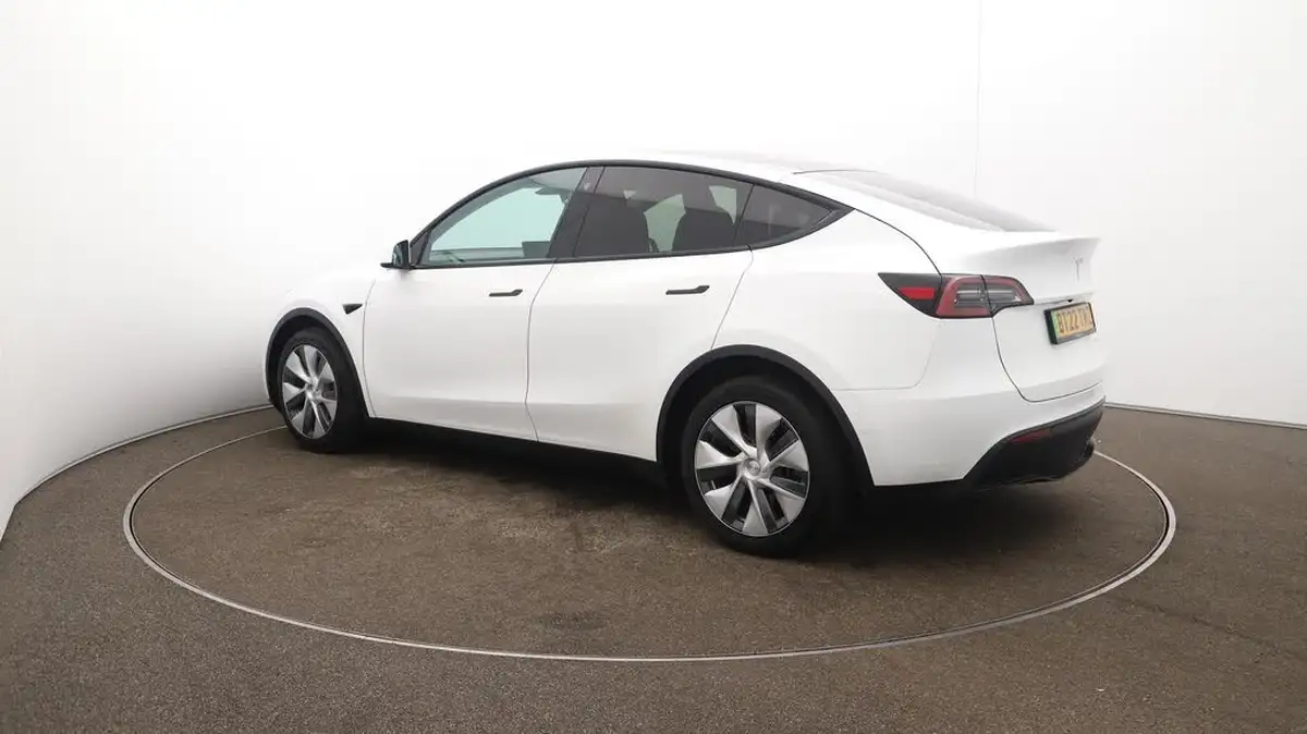 2022-tesla-model-y-e-long-range-big-37