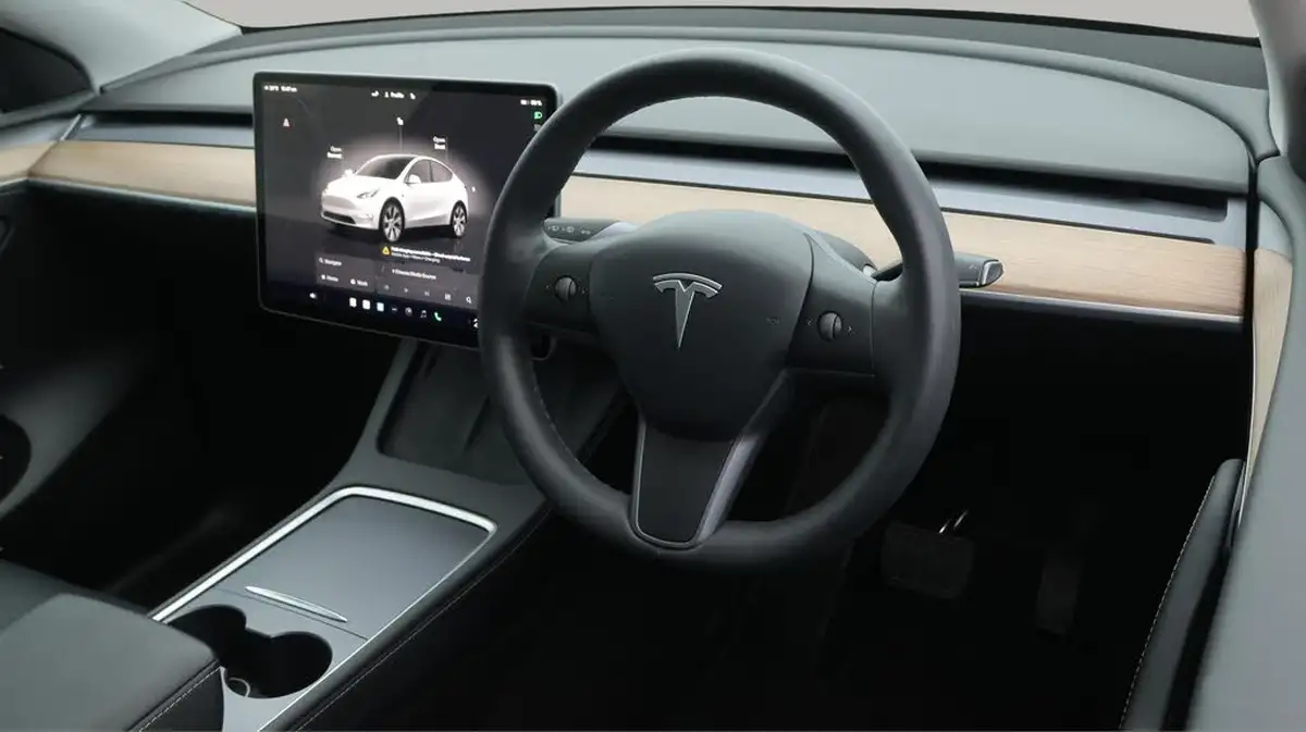 2022-tesla-model-y-e-long-range-big-9