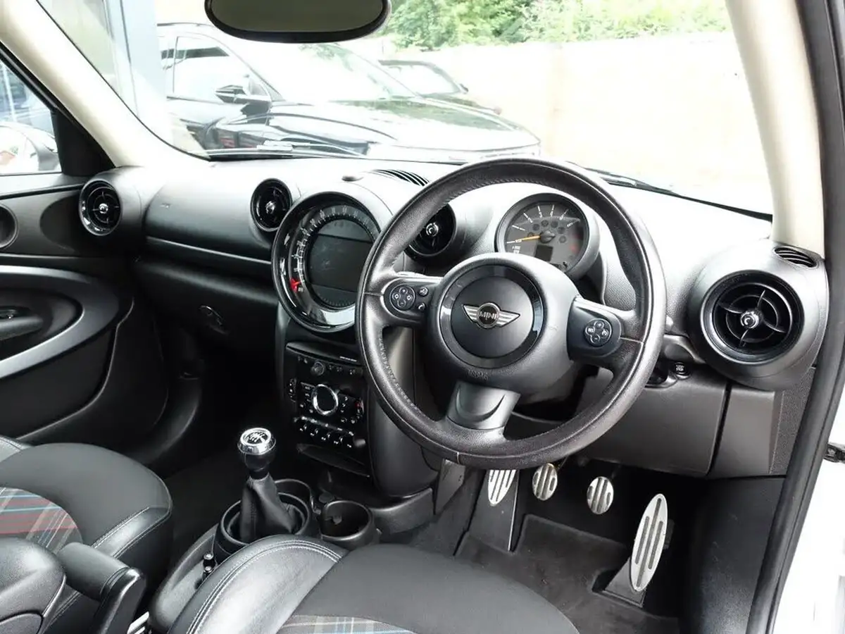 2015-mini-paceman-16-cooper-s-184bhp-chili-big-11