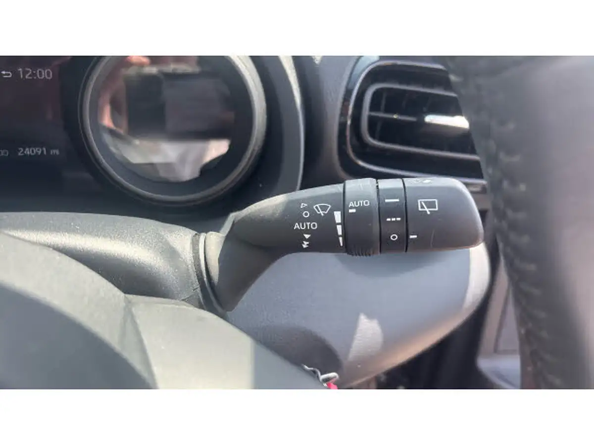 2023-toyota-yaris-15-vvt-i-design-big-30