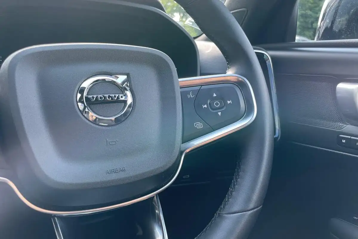 2024-volvo-xc40-20-b3-plus-big-35