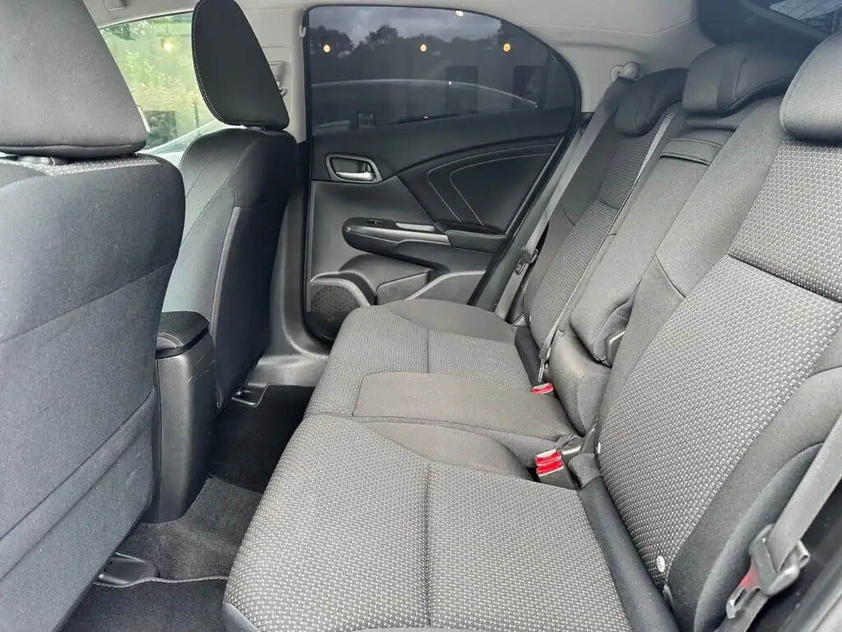2016-honda-civic-18-i-vtec-se-plus-navi-hatchback-auto-big-18