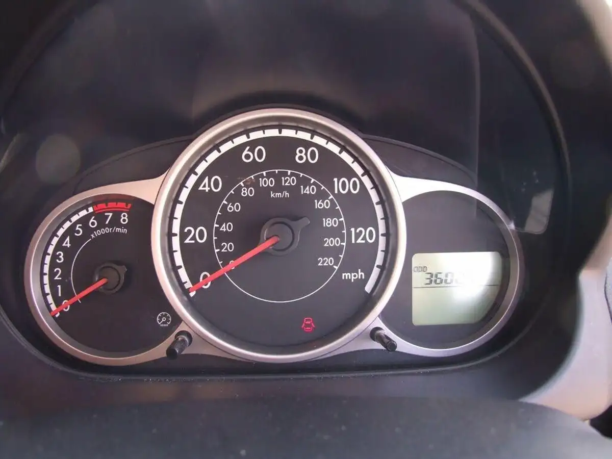 2011-mazda-mazda2-13-ts2-5d-big-31