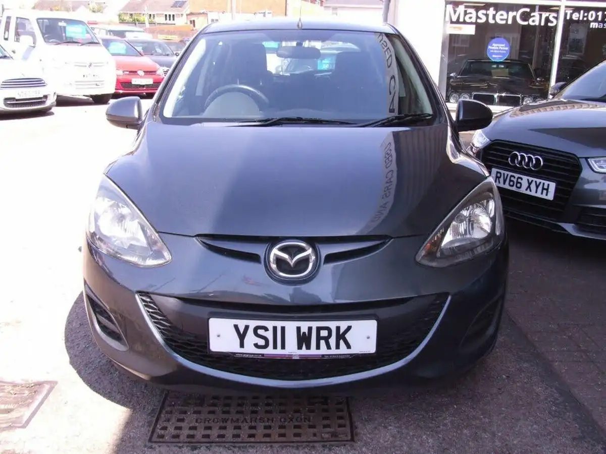 2011-mazda-mazda2-13-ts2-5d-big-7