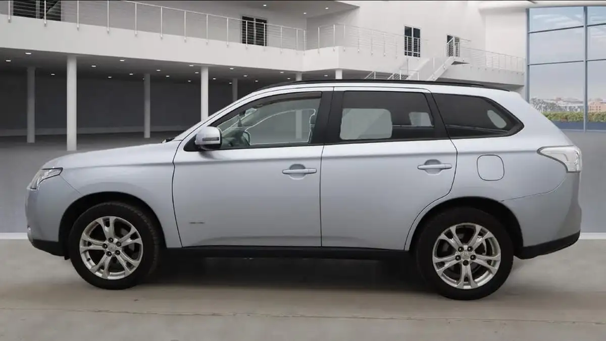 2013-mitsubishi-outlander-22di-d-gx3-7st-big-5