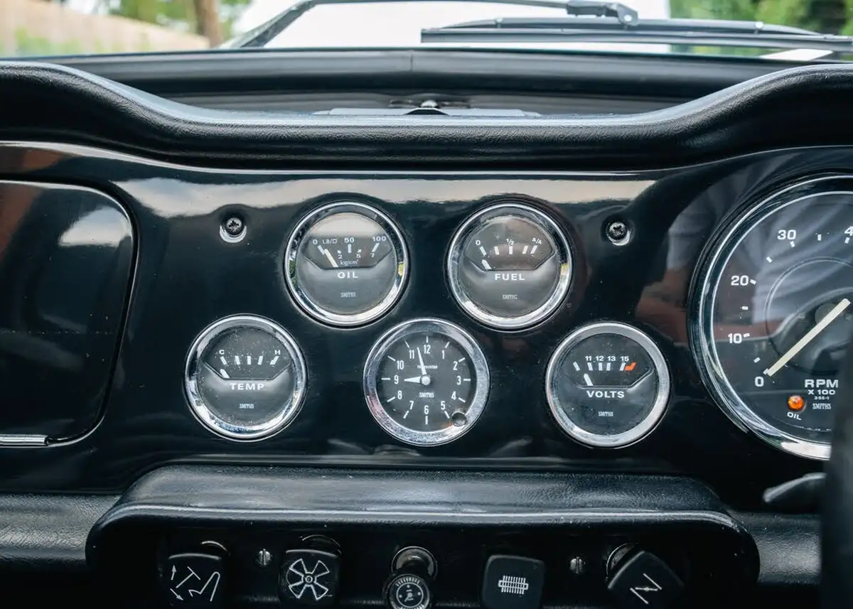 1973-triumph-tr6-roadster-rwd-big-52