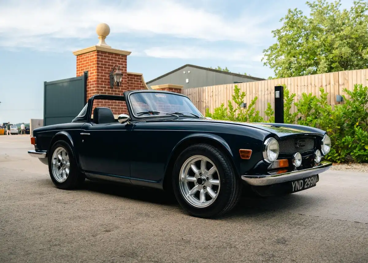 1973-triumph-tr6-roadster-rwd-big-28