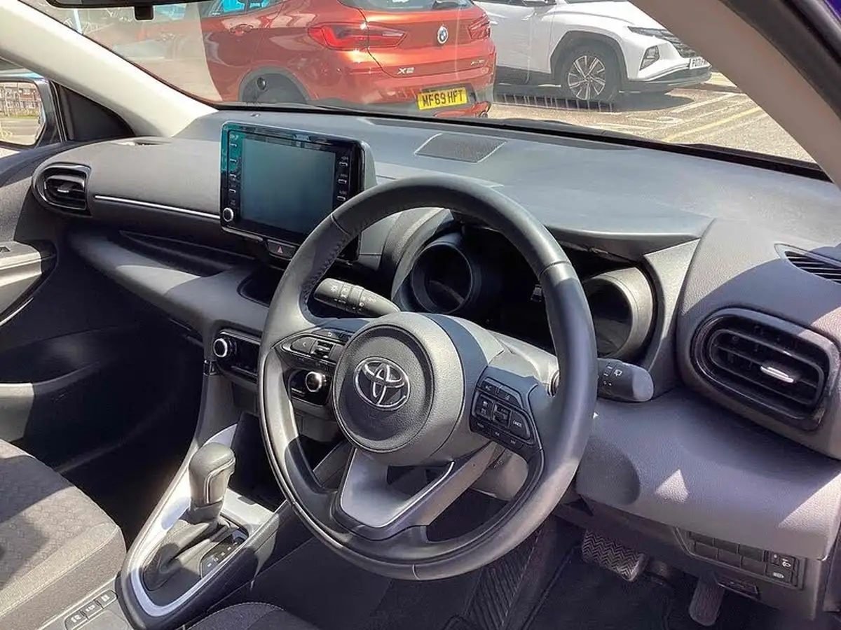 2023-toyota-yaris-15-vvt-i-design-big-6