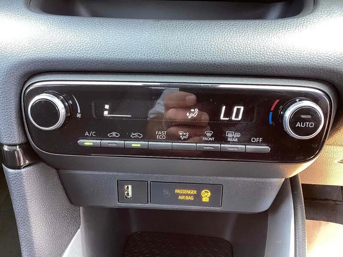 2023-toyota-yaris-15-vvt-i-design-big-34