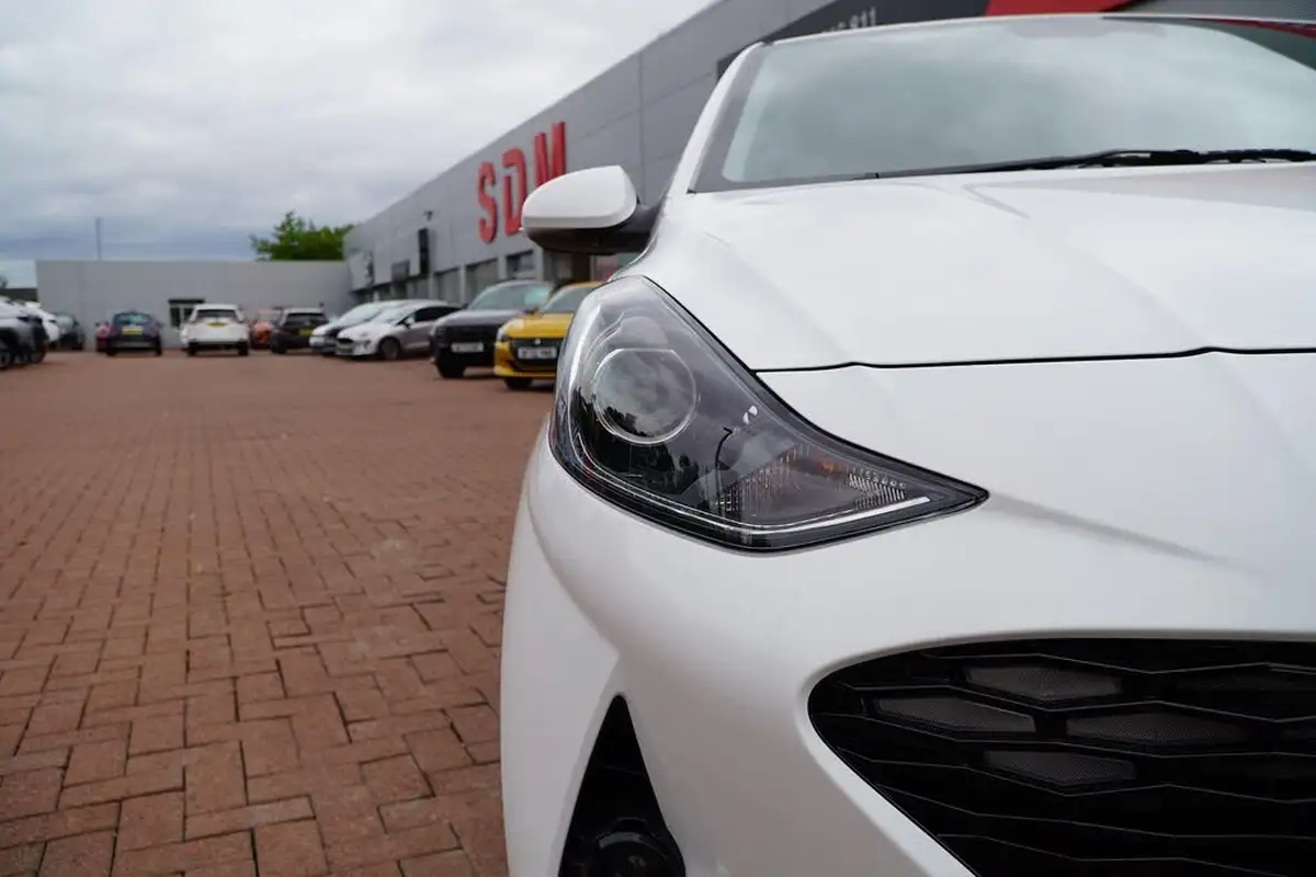 2024-hyundai-i10-12-premium-84ps-big-12