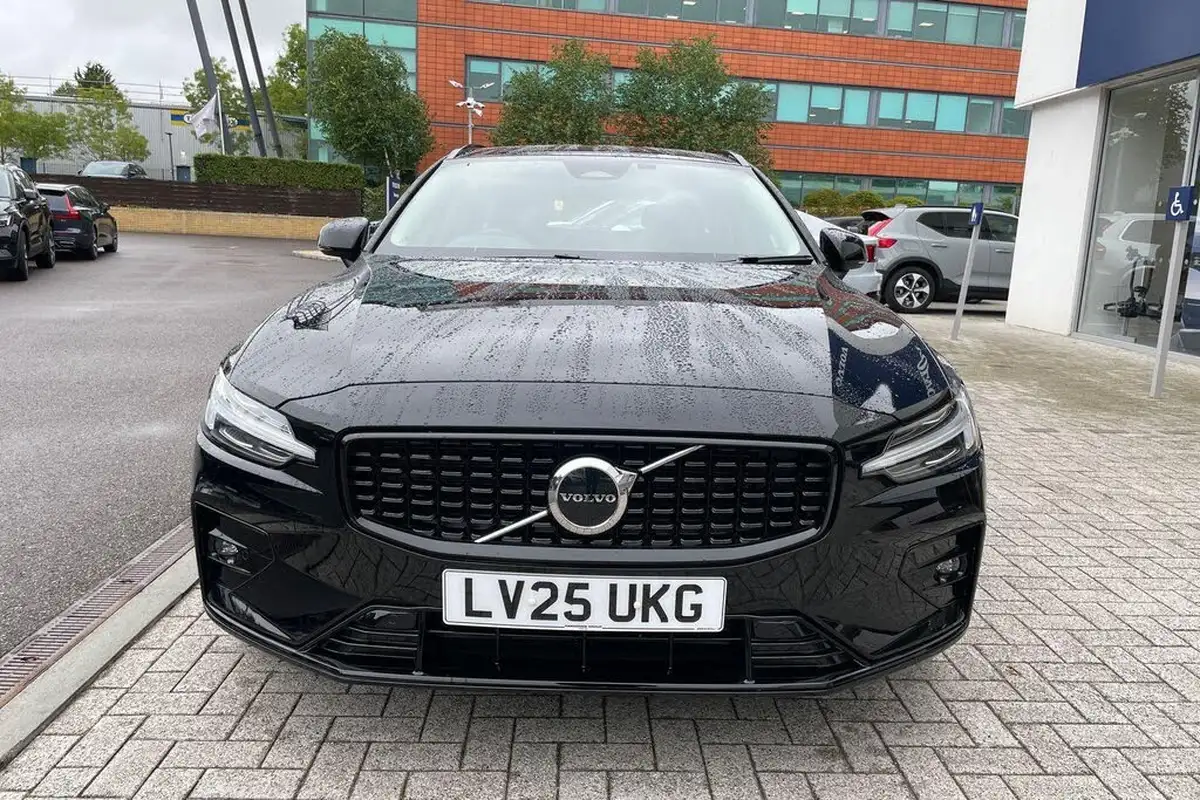 2025-volvo-v60-20-b4-plus-station-wagon-big-11