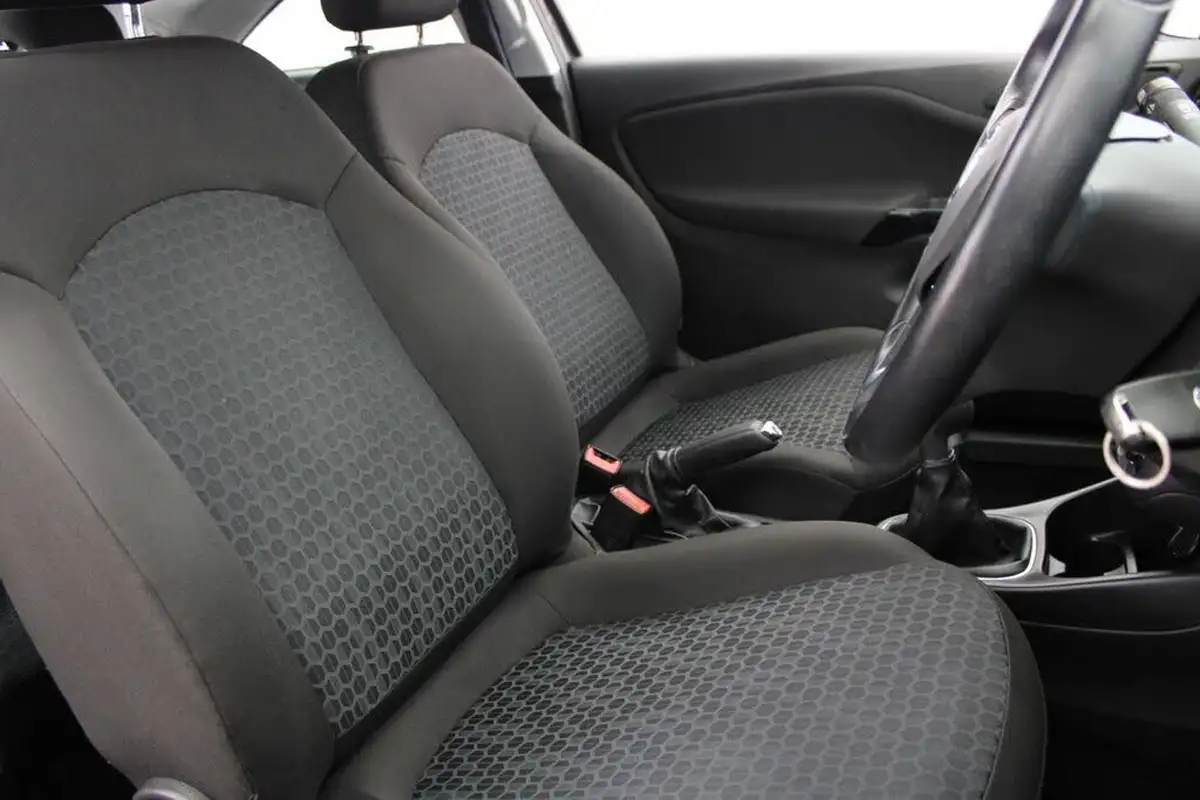 2015-vauxhall-corsa-14-sting-3d-big-23