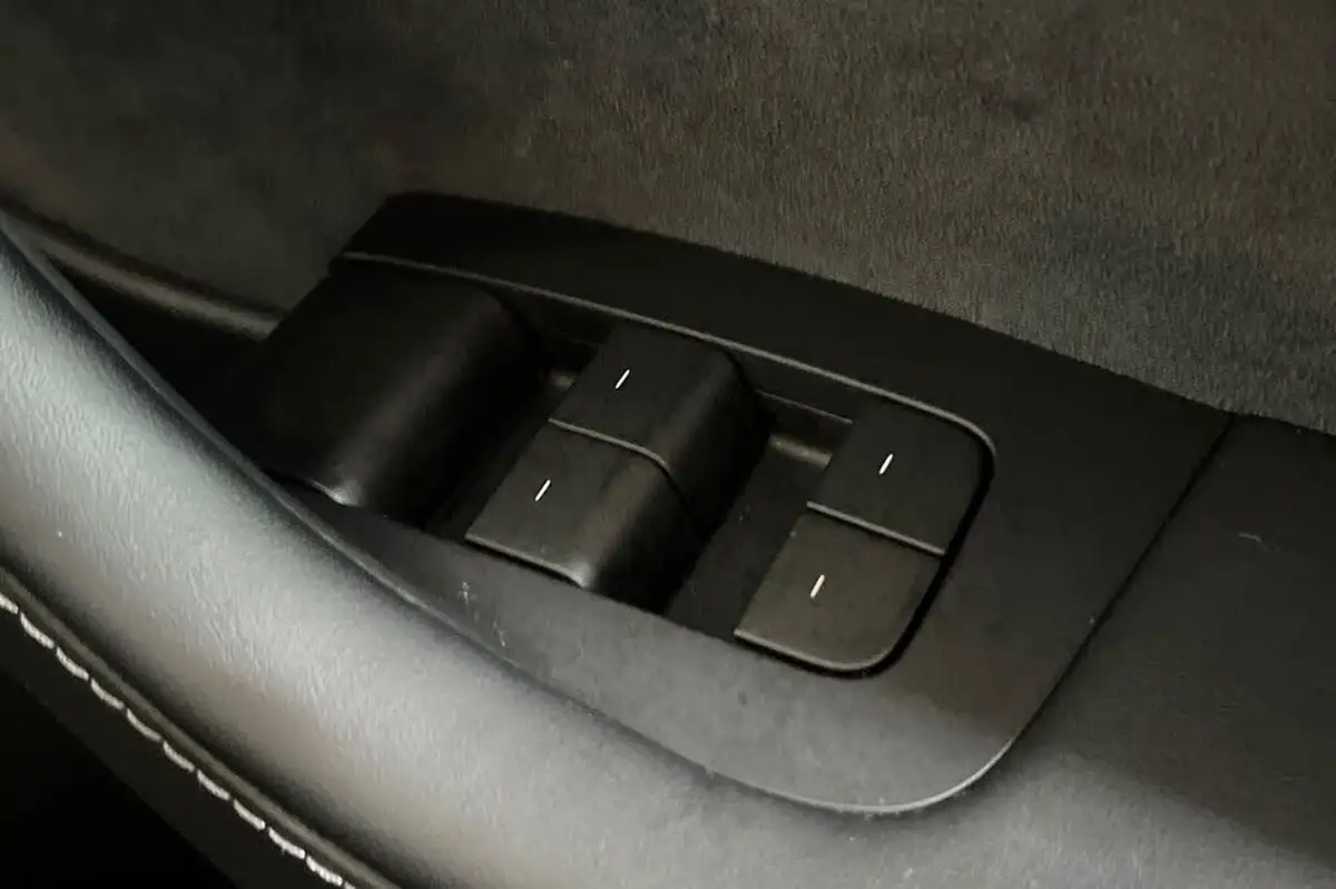 2021-tesla-model-3-e-long-range-awd-big-37