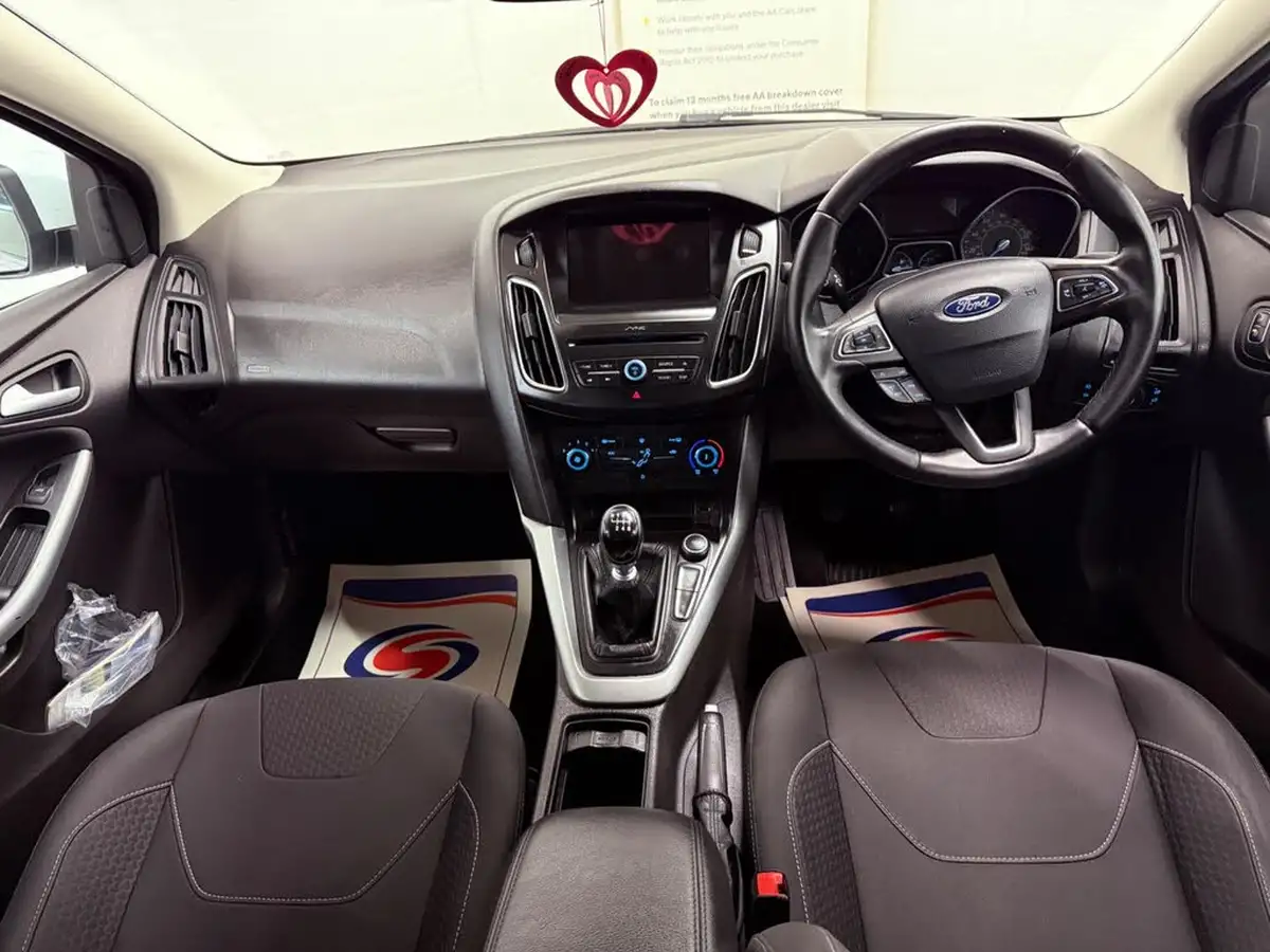 2017-ford-focus-15tdci-zetec-edition-120ps-estate-big-10