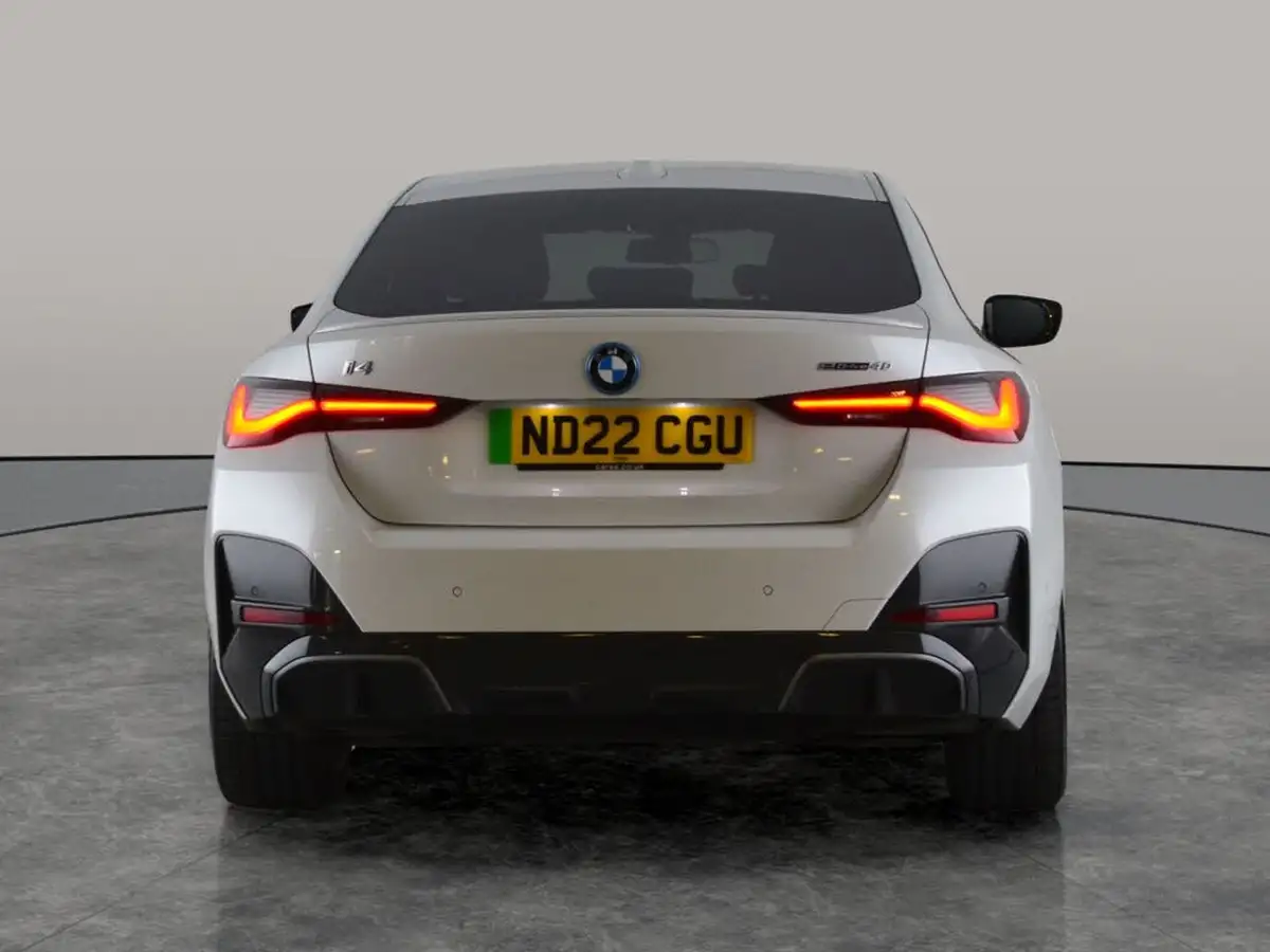 2022-bmw-i4-e-edrive40-m-sport-big-13